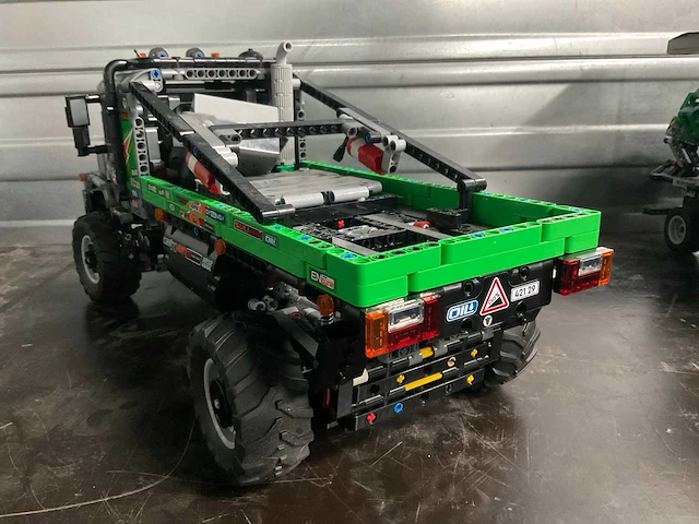 Lego 42129 mercedes benz zetros trial truck - afbeelding 5 van  9