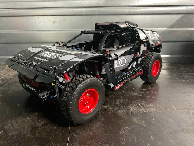 Lego 42160 audi rs q e-tron - afbeelding 1 van  6