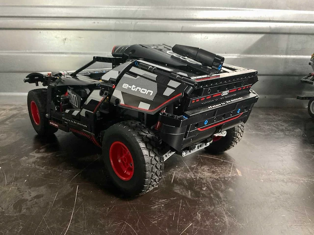 Lego 42160 audi rs q e-tron - afbeelding 4 van  6