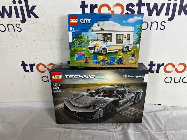 Lego city vakantiecamper - 60283 + lego technic - koenigsegg jesko absolut grijze hypercar - 42173 - afbeelding 2 van  2