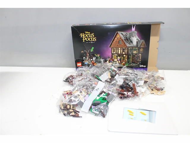 Lego disney hocus pocus: de sanderson sisters' cottage - afbeelding 2 van  3