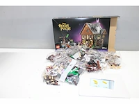 Lego disney hocus pocus: de sanderson sisters' cottage - afbeelding 2 van  3