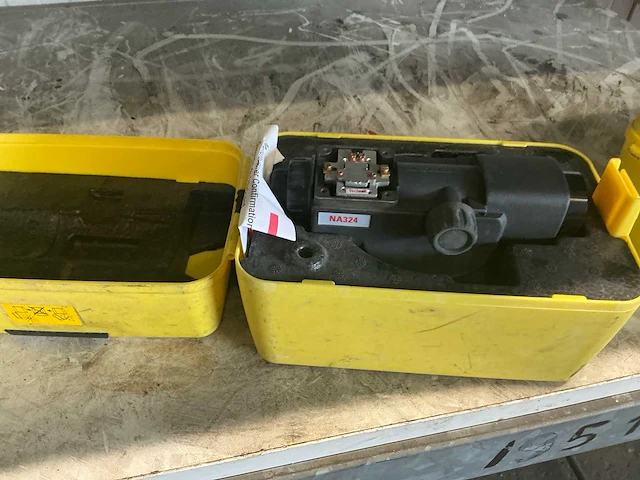 Leica na 324 waterpasinstrument (2x) - afbeelding 7 van  9