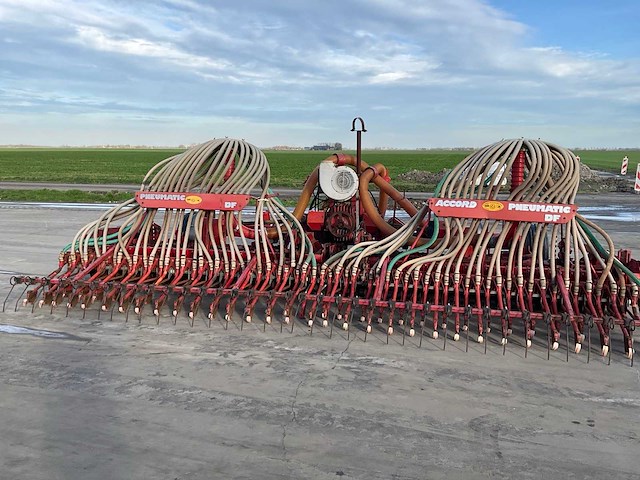 Lely 6000 rotorkopeg met accord zaaimachine - afbeelding 23 van  25