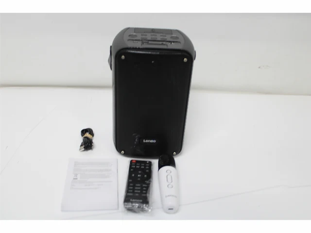 Lenco btc-060bk karaoke set met bluetooth, oplaadbare batterij, draadloze karaoke-microfoon en disco led-verlichting,zwart - afbeelding 5 van  5