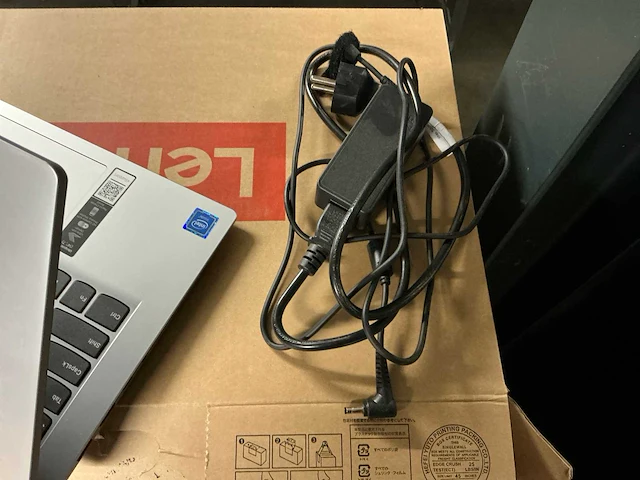 Lenovo laptop - afbeelding 6 van  6