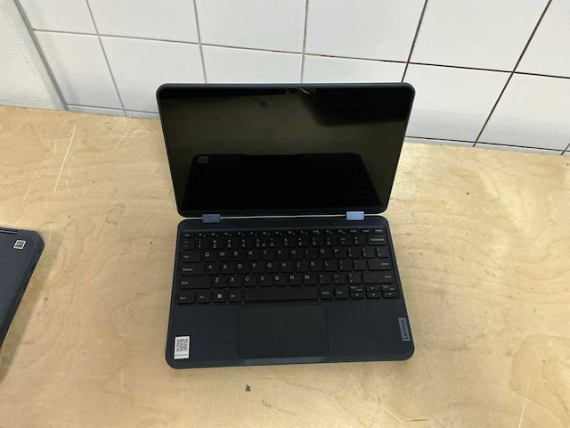 Lenovo lenovo 300w gen 3 3015e laptop - afbeelding 2 van  4