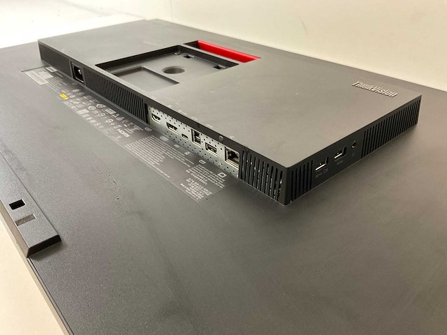 Lenovo (p32p-20) 32”, 3840x2160 (uhd) ips monitor - afbeelding 5 van  6