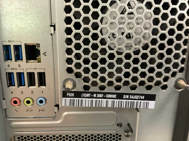 Lenovo p520, xeon(r) w-2135, 32 gb ram, no hdd, nvidia quadro p1000 4 gb workstation - afbeelding 7 van  7