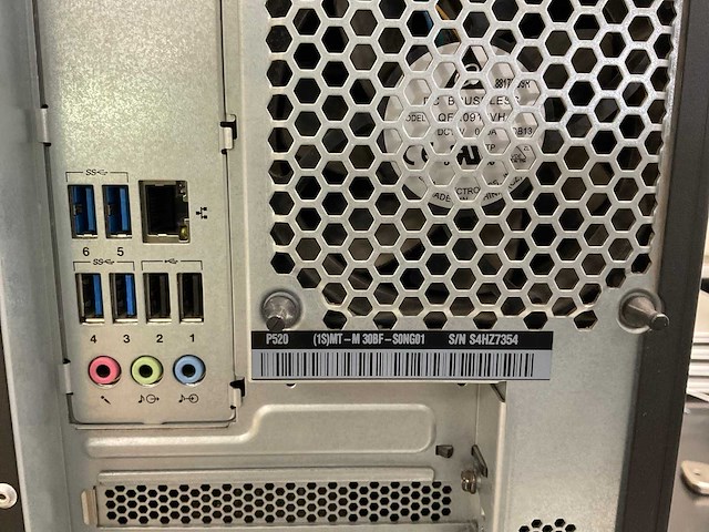 Lenovo p520, xeon(r) w-2135, 32 gb ram, no hdd, nvidia quadro p1000 4 gb workstation - afbeelding 6 van  6