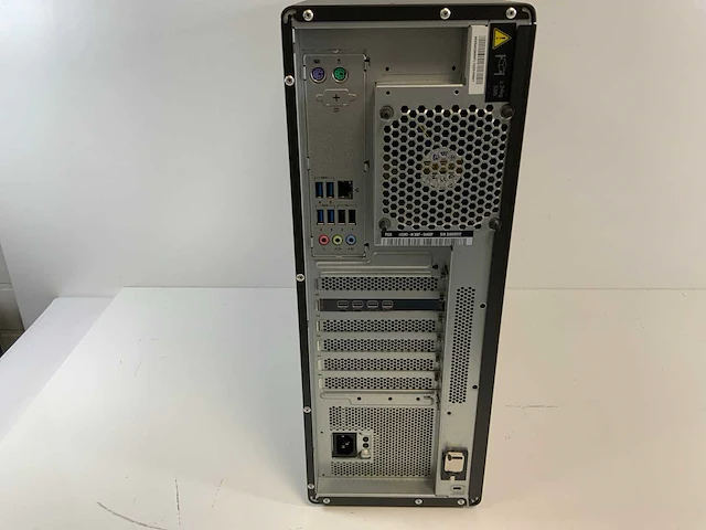 Lenovo p520, xeon(r) w-2135, 64 gb ram, no hdd, nvidia quadro p1000 4 gb workstation - afbeelding 4 van  5