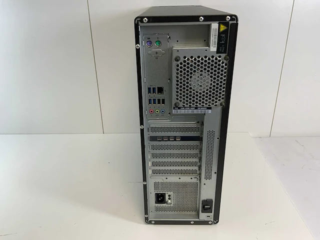 Lenovo p520, xeon(r) w-2135, 64 gb ram, no hdd, nvidia quadro p1000 4 gb workstation - afbeelding 4 van  5