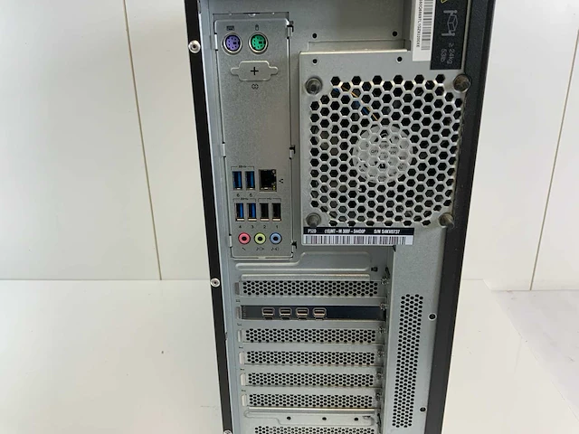 Lenovo p520, xeon(r) w-2135, 64 gb ram, no hdd, nvidia quadro p1000 4 gb workstation - afbeelding 5 van  5