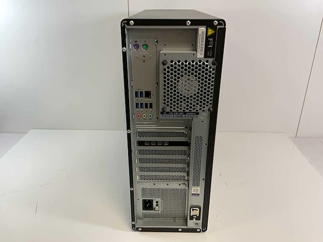 Lenovo p520, xeon(r) w-2135, 64 gb ram, no hdd, nvidia quadro p1000 4 gb workstation - afbeelding 4 van  5