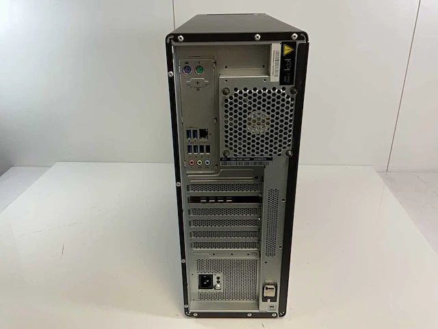 Lenovo p520, xeon(r) w-2135, 64 gb ram, no hdd, nvidia quadro p1000 4 gb workstation - afbeelding 4 van  5