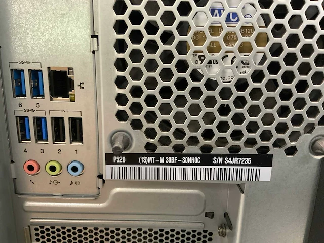 Lenovo p520, xeon(r) w-2135, 64 gb ram, no hdd, nvidia quadro p1000 4 gb workstation - afbeelding 7 van  7