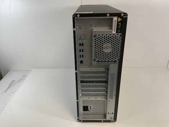 Lenovo p620, amd ryzen pro 3945wx, 128 gb ram, 1 tb nvme, amd radeon pro wx 3200 4 gb workstation - afbeelding 4 van  5