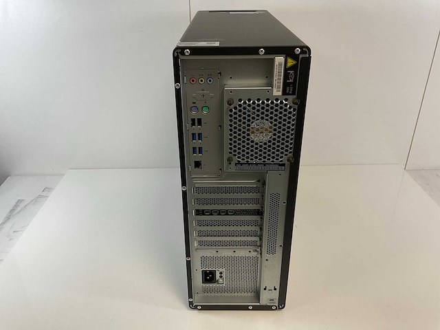 Lenovo p620, amd ryzen pro 3945wx, 128 gb ram, no hdd, amd radeon pro wx 3200 4 gb workstation - afbeelding 4 van  5