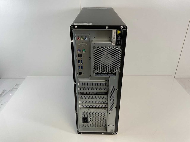 Lenovo p620, amd ryzen pro 3995wx, 256 gb ram, 2 tb nvme, amd radeon pro wx 3200 4 gb workstation - afbeelding 4 van  5