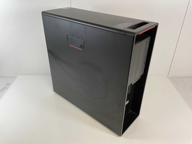Lenovo p620, amd ryzen pro 3995wx, 256 gb ram, no hdd, amd radeon pro wx 3200 4 gb workstation - afbeelding 3 van  5