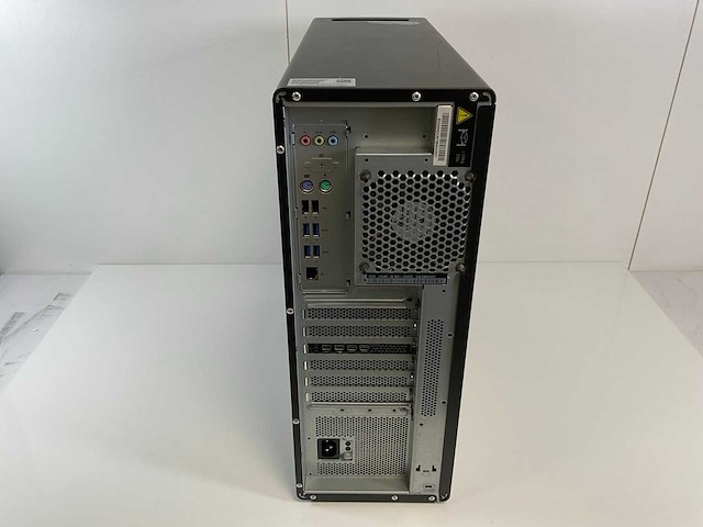 Lenovo p620, amd ryzen pro 3995wx, 256 gb ram, no hdd, amd radeon pro wx 3200 4 gb workstation - afbeelding 4 van  5
