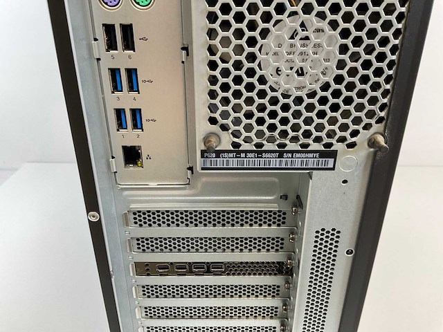Lenovo p620, amd ryzen pro 3995wx, 256 gb ram, no hdd, amd radeon pro wx 3200 4 gb workstation - afbeelding 5 van  5