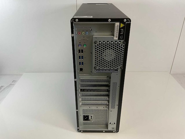 Lenovo p620, amd ryzen pro 3995wx, 256 gb ram, no hdd, amd radeon pro wx 3200 4 gb workstation - afbeelding 4 van  5