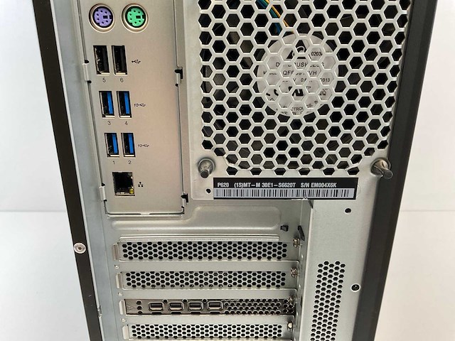 Lenovo p620, amd ryzen pro 3995wx, 256 gb ram, no hdd, amd radeon pro wx 3200 4 gb workstation - afbeelding 5 van  5