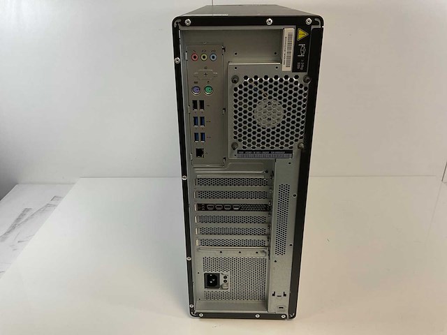 Lenovo p620, amd ryzen pro 3995wx, 256 gb ram, no hdd, amd radeon pro wx 3200 4 gb workstation - afbeelding 4 van  5