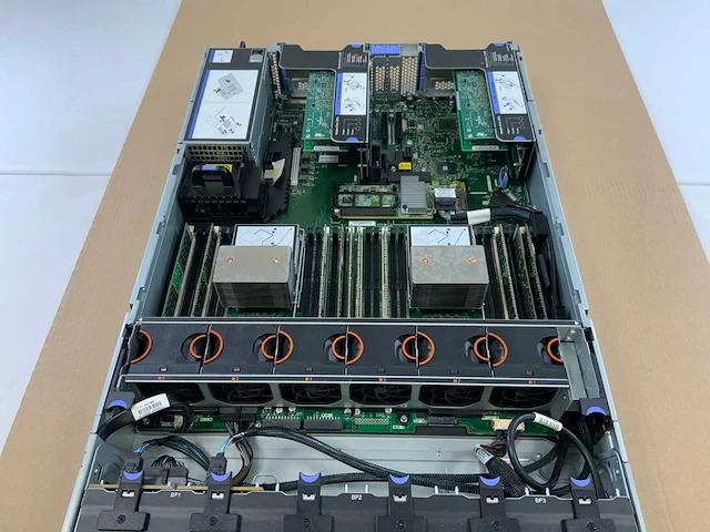 Lenovo system x3650 m5 (8871ac1), 2x xeon(r) e5-2650 v4, 9x 32 gb ram, no hdd rack mount chassis - afbeelding 9 van  10