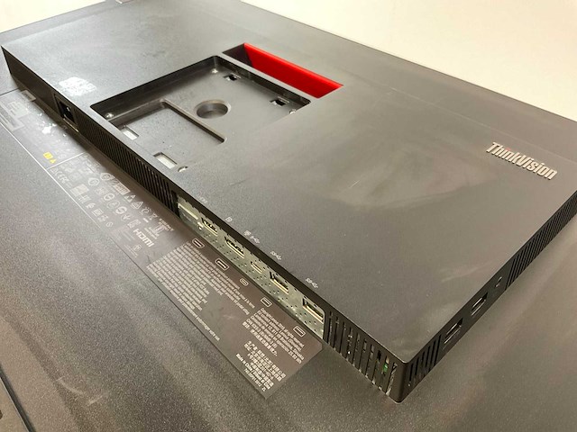 Lenovo (t32p-20) 32”, 3840x2160 (uhd) ips monitor - afbeelding 5 van  6