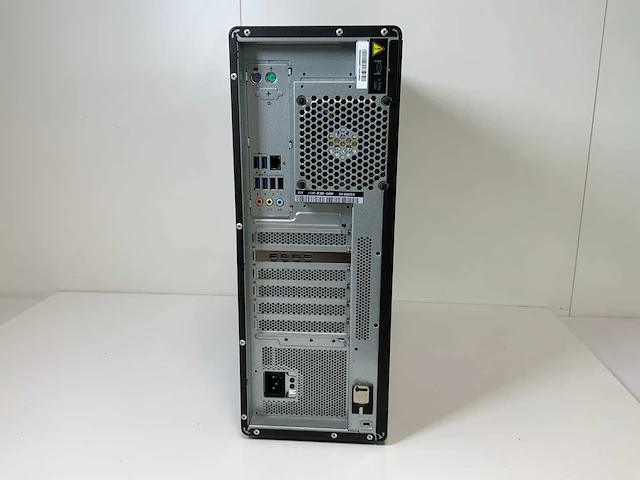 Lenovo thinkstation p520, xeon(r) w-2135, 64 gb ram, 512 gb nvme, nvidia quadro p1000 4 gb workstation - afbeelding 4 van  5