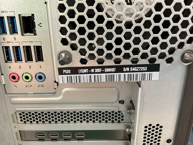 Lenovo thinkstation p520, xeon(r) w-2135, 64 gb ram, no hdd, nvidia quadro p1000 4 gb workstation - afbeelding 5 van  5