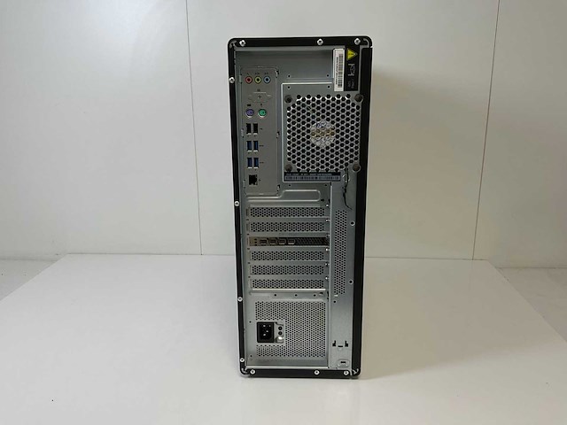 Lenovo thinkstation p620+, amd ryzen threadripper pro 3995w, 256 gb ram, no hdd, nvidia quadro pro wx 3200 4 gb workstation - afbeelding 4 van  5