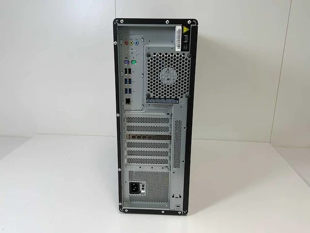 Lenovo thinkstation p620+, amd ryzen threadripper pro 3995wx, 256 gb ram, 2 tb nvme, amd radeon pro wx 3200 4 gb workstation - afbeelding 4 van  6