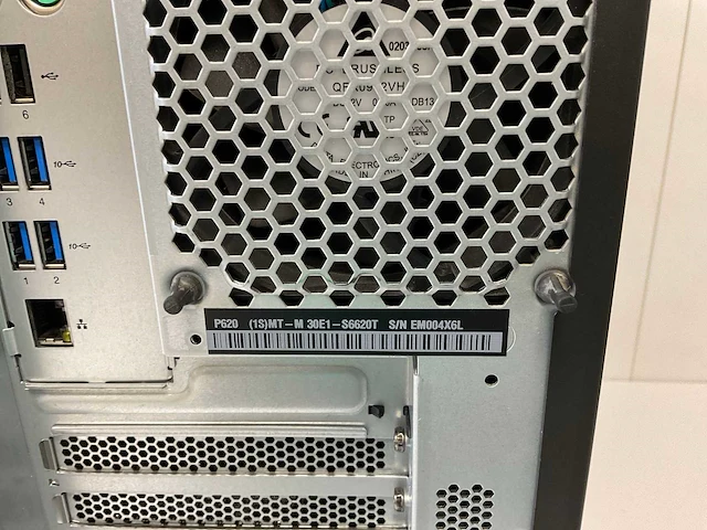 Lenovo thinkstation p620+, amd ryzen threadripper pro 3995wx, 256 gb ram, 2 tb nvme, amd radeon pro wx 3200 4 gb workstation - afbeelding 5 van  5