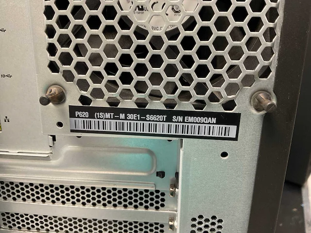 Lenovo thinkstation p620+, amd ryzen threadripper pro 3995wx, 256 gb ram, 2 tb nvme, amd radeon pro wx 3200 4 gb workstation - afbeelding 5 van  5