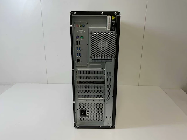 Lenovo thinkstation p620+, amd ryzen threadripper pro 3995wx, 256 gb ram, 2 tb nvme, amd radeon pro wx 3200 4 gb workstation - afbeelding 4 van  5