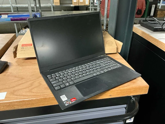 Lenovo v15 g4 laptop - afbeelding 1 van  5