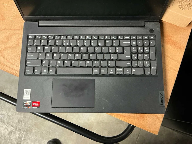 Lenovo v15 g4 laptop - afbeelding 2 van  5