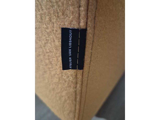 Lensvelt - glyder - atelier van lieshout - 2 zits bank - afbeelding 2 van  11