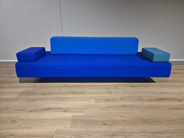 Lensvelt - glyder - atelier van lieshout - 3 zits bank - afbeelding 1 van  10