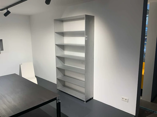 Lensvelt “maarten van severen” kast - afbeelding 1 van  6