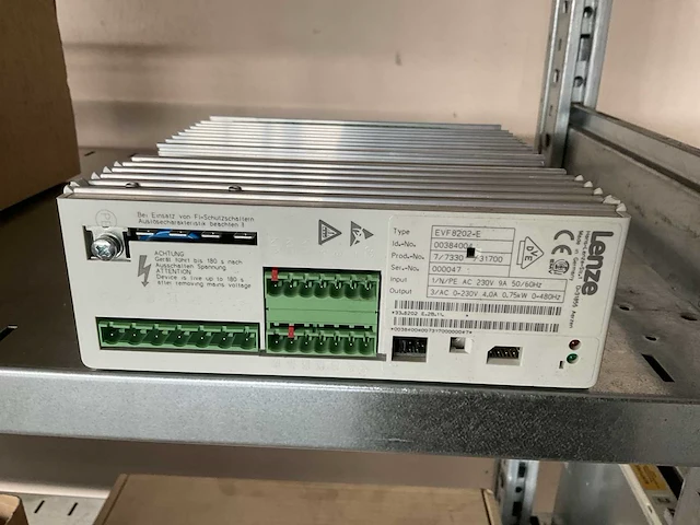 Lenze evf8202-e frequentieregelaar - afbeelding 2 van  4