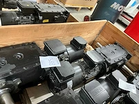 Lenze flai bg80 elektromotor met reductiekast (2x) - afbeelding 1 van  6
