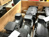 Lenze flai bg80 elektromotor met reductiekast (2x) - afbeelding 3 van  6