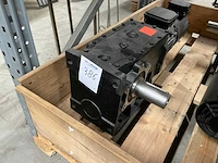 Lenze flai bg80 elektromotor met reductiekast - afbeelding 2 van  6
