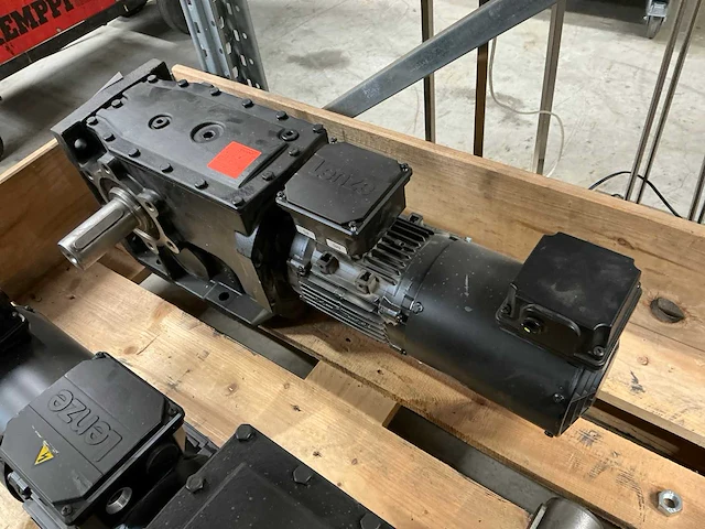 Lenze flai bg80 elektromotor met reductiekast - afbeelding 4 van  6