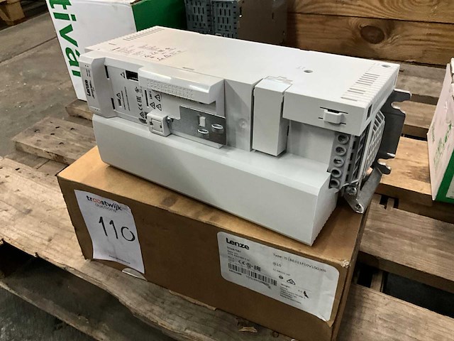 Lenze i51be311f10v10000s 11 kw frequentieregelaar - afbeelding 1 van  7