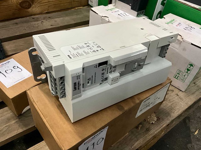 Lenze i51be311f10v10000s 11 kw frequentieregelaar - afbeelding 2 van  7